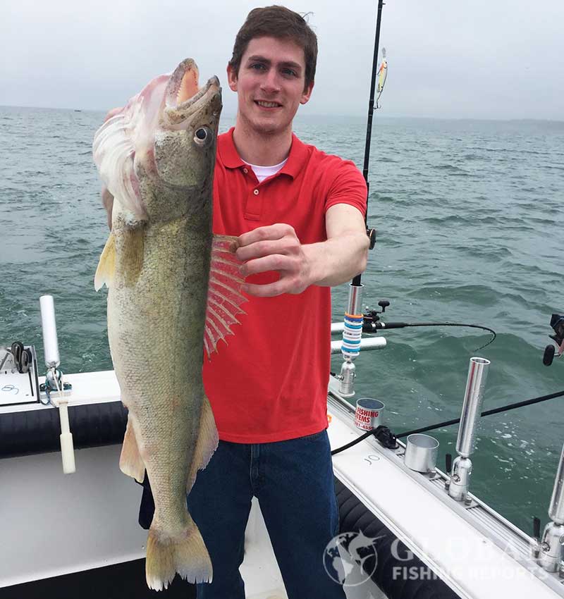 Captain Cody explaining how to catch walleye